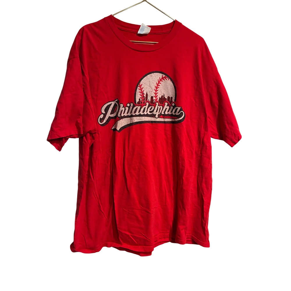 Sport & Company Philadelphia Baseball Skyline Graphic T-Shirt Red Mens XL